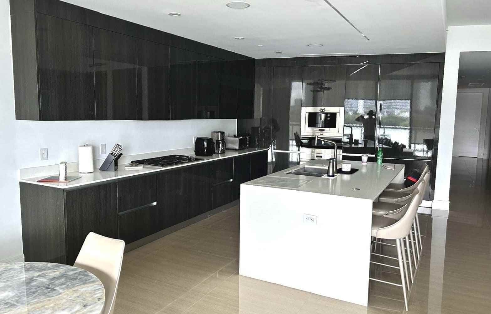 Custom Kitchen Cabinets